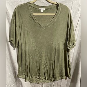 Abound worn look t-shirt size large!